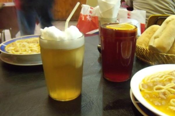 „Zemetřesení“ s brčkem a kopečkem zmrzliny a chicha.