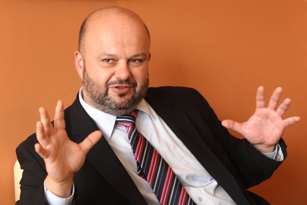 Pecina slíbil poslancům: po extremistech je na řadě korupce.
