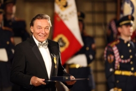 Ve středu si Gott z Hradu odnesl Medaili Za z&aacute;sluhy.