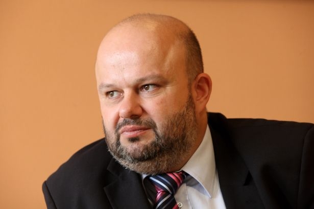 Pecina slíbil, že minsiterstvo chyby napraví.