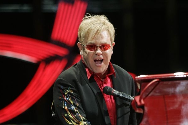 Elton John měl vystoupit 4., 7. a 10. listopadu ve Spojených státech.