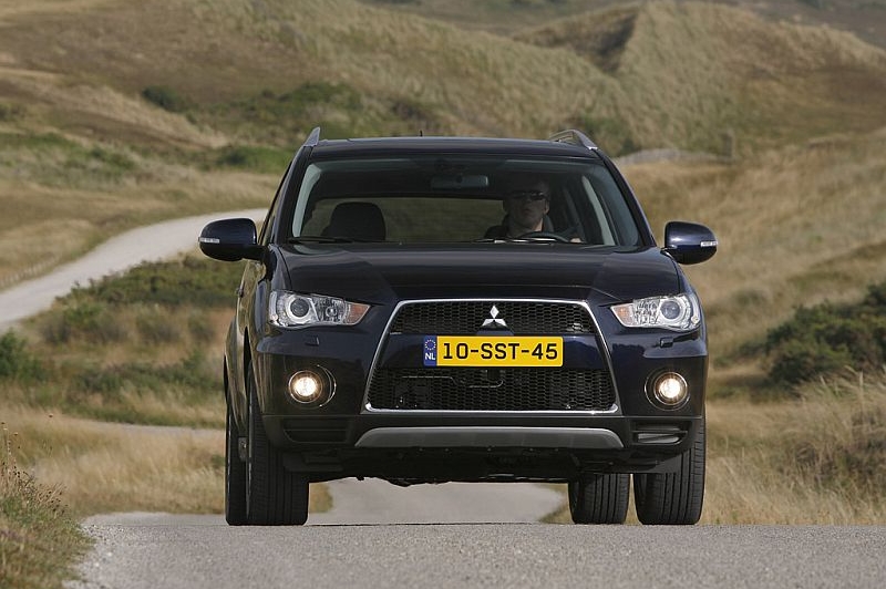 Mitsubishi Outlander se už také podobá modelu Lancer.