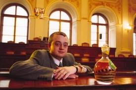 Marek Benda se zavázal svou práci dopracovat.