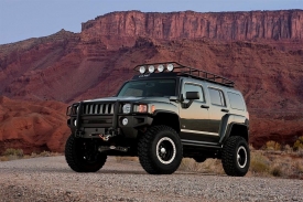 Hummer H3 Moab je zaměřen na těžký terén, hlavně bažinatý.