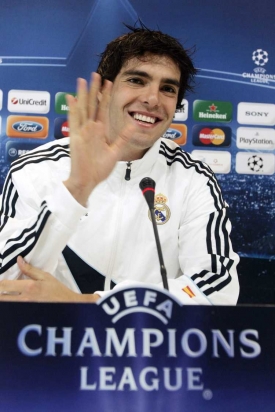 Kaká, brazilský fotbalista v barvách Realu Madrid.