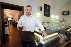 Nov&aacute; restaurace Tom&aacute;&scaron;e Karp&iacute;&scaron;ka Ambiente Local boduje u labužn&iacute;ků.