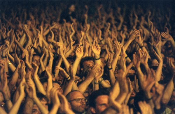 Zástupy fanoušků Rolling Stones neřídnou.