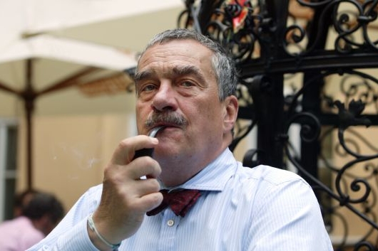 Exministr zahraničí Schwarzenberg jako první vrátil zdvojené náhrady.