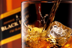 Johnnie Walker Black Label slaví 100. výročí od založení.