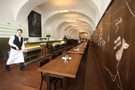 Restaurace budou dál platit vyšší sazbu daně z přidané hodnoty