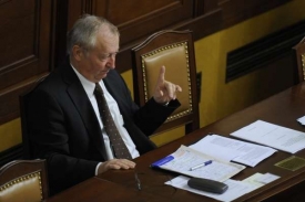 Ministr financí Janota snížení podpory stavebního spoření neprosadil