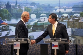 Jan Fischer při setkání s viceprezidentem Joe Bidenem.