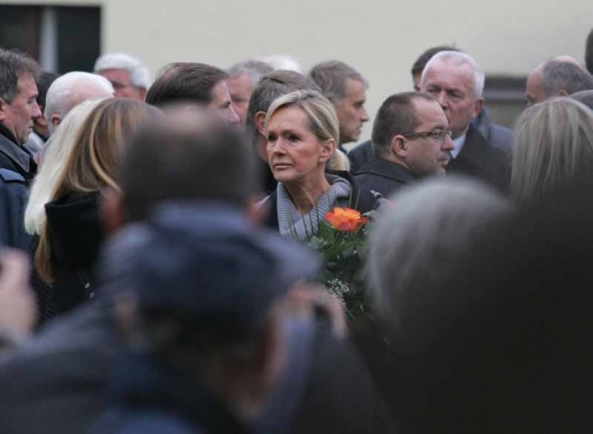 Helena Vondráčková na pohřbu.