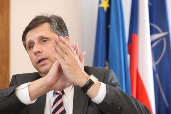 Jan Fischer ano, ale až skončí jeho mise ve vládě, říká Klaus. 