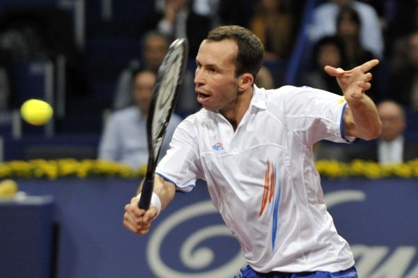 Radek Štěpánek v utkání proti Novaku Djokovičovi.