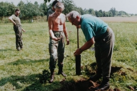 Josef Mužík a Helmut Genzel hledali poklad na počátku 90. let.