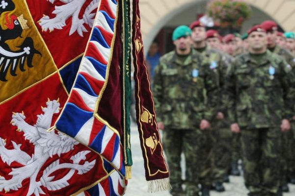 V armádě se extremismus nebude tolerovat, vzkázal ministr Barták.