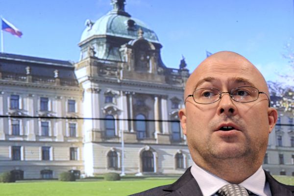 Ministr Barták postavil mimo službu i velitele obou vojáků.