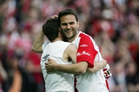 Patrik Berger při otevírání stadionu v Edenu. Je poslední z EURA 96.