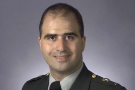 Zabij&aacute;k z Fort Hood - major isl&aacute;msk&eacute;ho vyzn&aacute;n&iacute; Nidal Hasan.