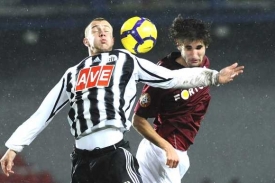 Po výhře v Budějovicích postupuje Sparta do čtvrtfinále poháru. Po výhře v Budějovicích postupuje Sparta do čtvrtfinále poháru.