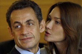 Sv&eacute;ho muže politicky neovliňuji, br&aacute;n&iacute; se Carla Sarkozy.