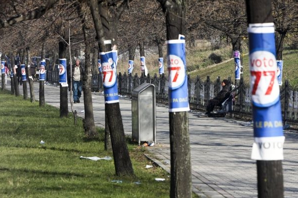 Na volby bude dohlížet 5 tisíc policistů a 13 tisíc vojáků KFOR. 