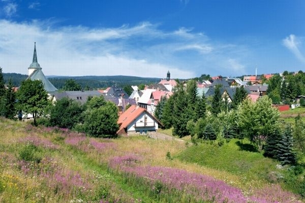 Horské městečko Boží Dar v Krušných horách. 