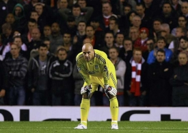 Livepoolsk&yacute; fotbalov&yacute; brank&aacute;ř Reina, 