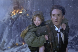 Hrdinové filmu 2012 bojují s koncem světa.