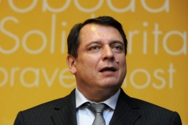 ČSSD novou koncepci štítu neodmítá, hodlá vyvolat širokou diskusi.