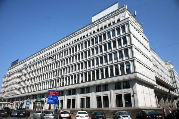 Sídlo komunistů památkou jako hrad Wawel?