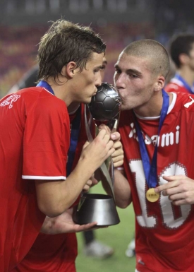 Slavící fotbalisté Švýcarska, čerství mistři světa do 17 let.