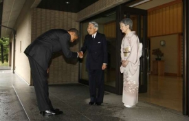 Nyněj&scaron;&iacute; cestou (poklona japonsk&eacute;mu c&iacute;saři) zavr&scaron;uje Obama rekord.