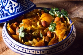 Tradičn&iacute; arabsk&aacute; specialita tajine (ilustračn&iacute; foto).