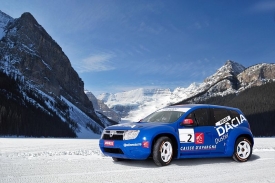 Za volantem Dacie Duster se objev&iacute; Alain Prost.