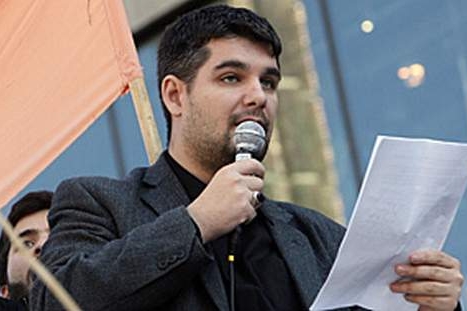 Mohamed Omar, radikální muslim, zve neonacisty. Nedatováno.