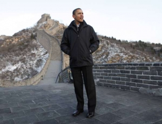 Obama rozj&iacute;m&aacute; na Velk&eacute; č&iacute;nsk&eacute; zdi.