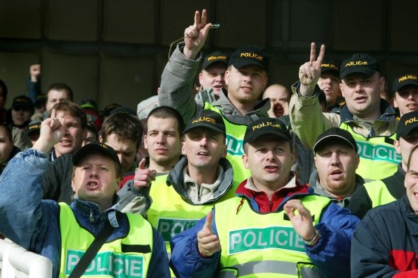 Do protestů chtějí policisté zapojit i další odboráře. 