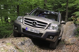 Mercedes GLK si poradí i v terénu.