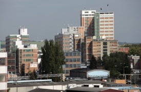Panorama Zlína s nejvyšší budovou baťovských závodů č. 21.