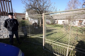 Tauchenovi dopadla policie v Hajanech. Muže se zastřelil.