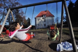 Děti z domova v Pyšelích stále neví, kde nakonec skončí.