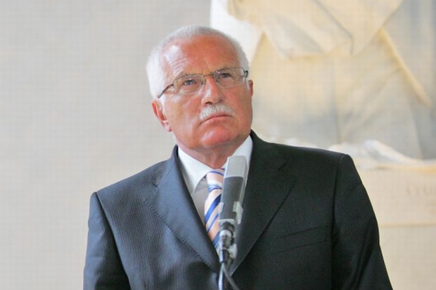 Václav Klaus jmenuje tři nové ministry.