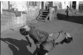Černá srdce natočil Břetislav Rychlík.