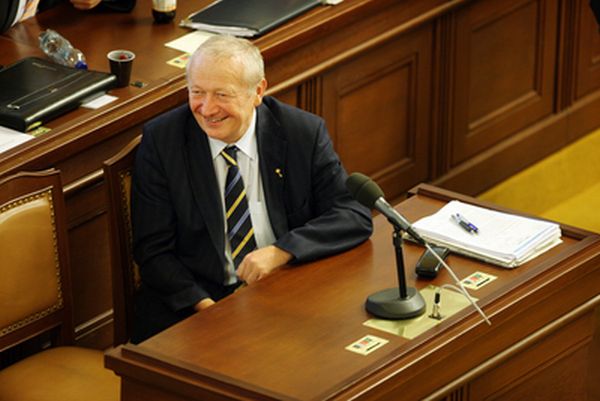 Ministr financí Janota se postavil proti zdražování pošty.