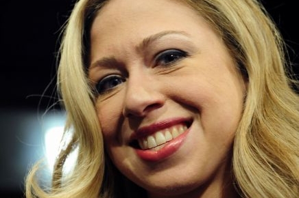 Chelsea Clintonová se zasnoubila.
