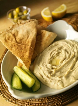 Hummus s chlebem.