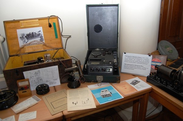 Na výstavě budou k vidění historické polarografické přístroje.