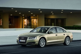 Podobně jako minulá generace využívá karoserie Audi A8 hliník.